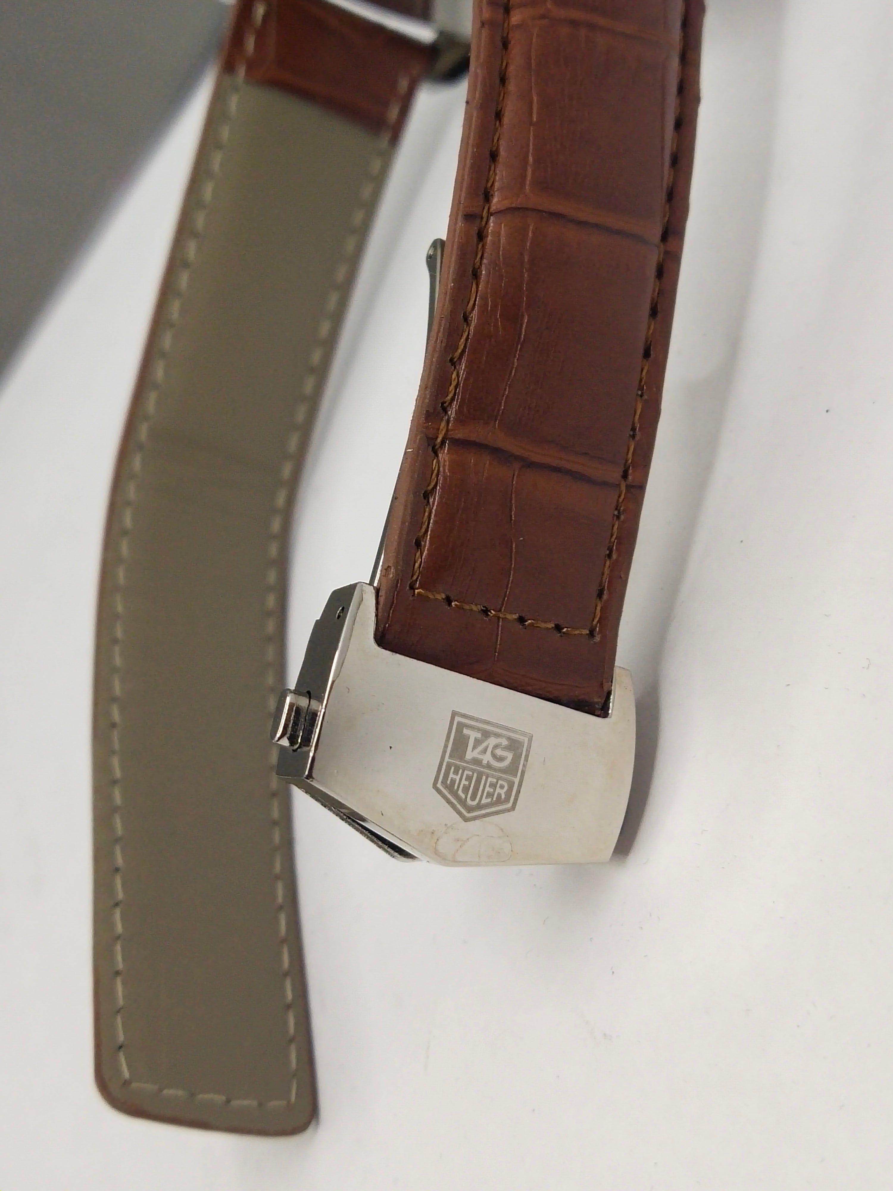 02-Carrera Tag Heuer Master Lock Day-Date Leather Watch