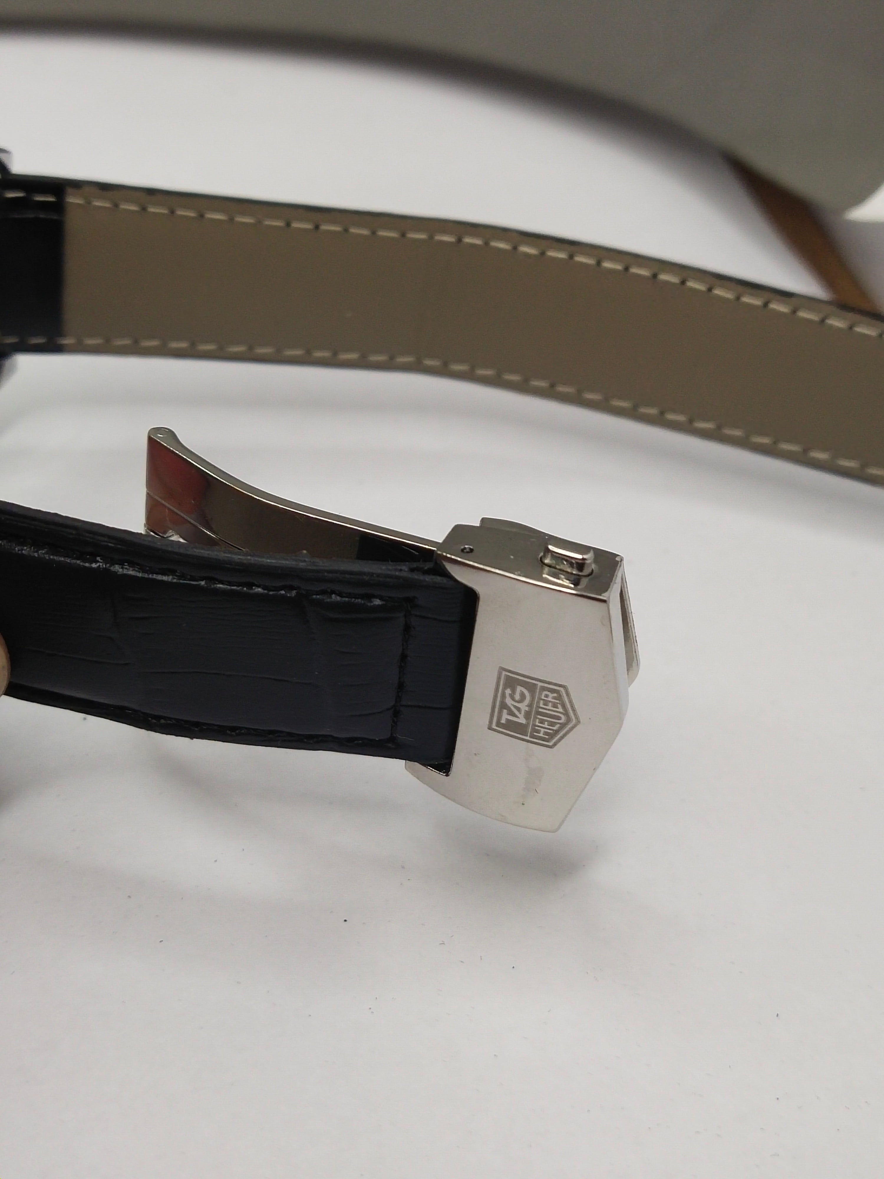 02-Carrera Tag Heuer Master Lock Day-Date Leather Watch